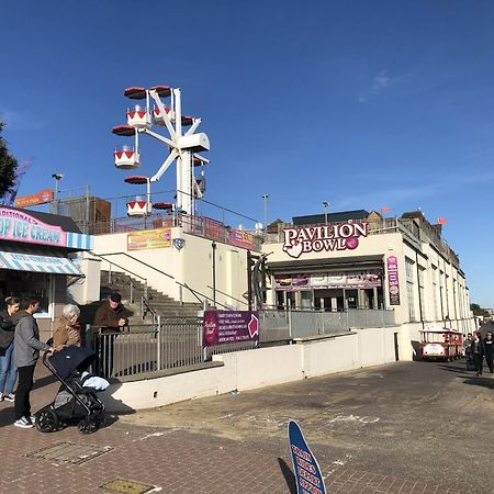 A Wave From It All Great Clacton Экстерьер фото