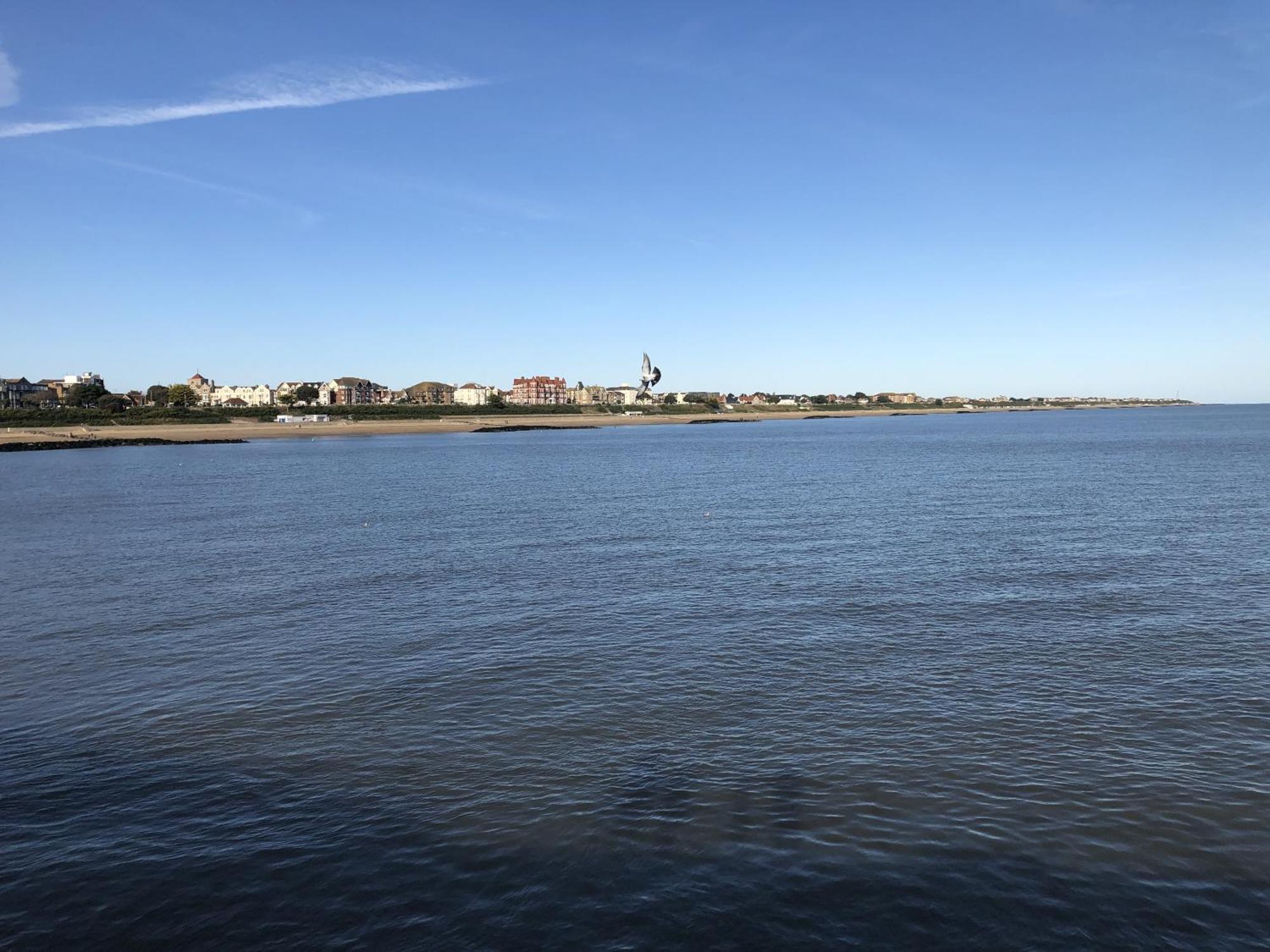 A Wave From It All Great Clacton Экстерьер фото
