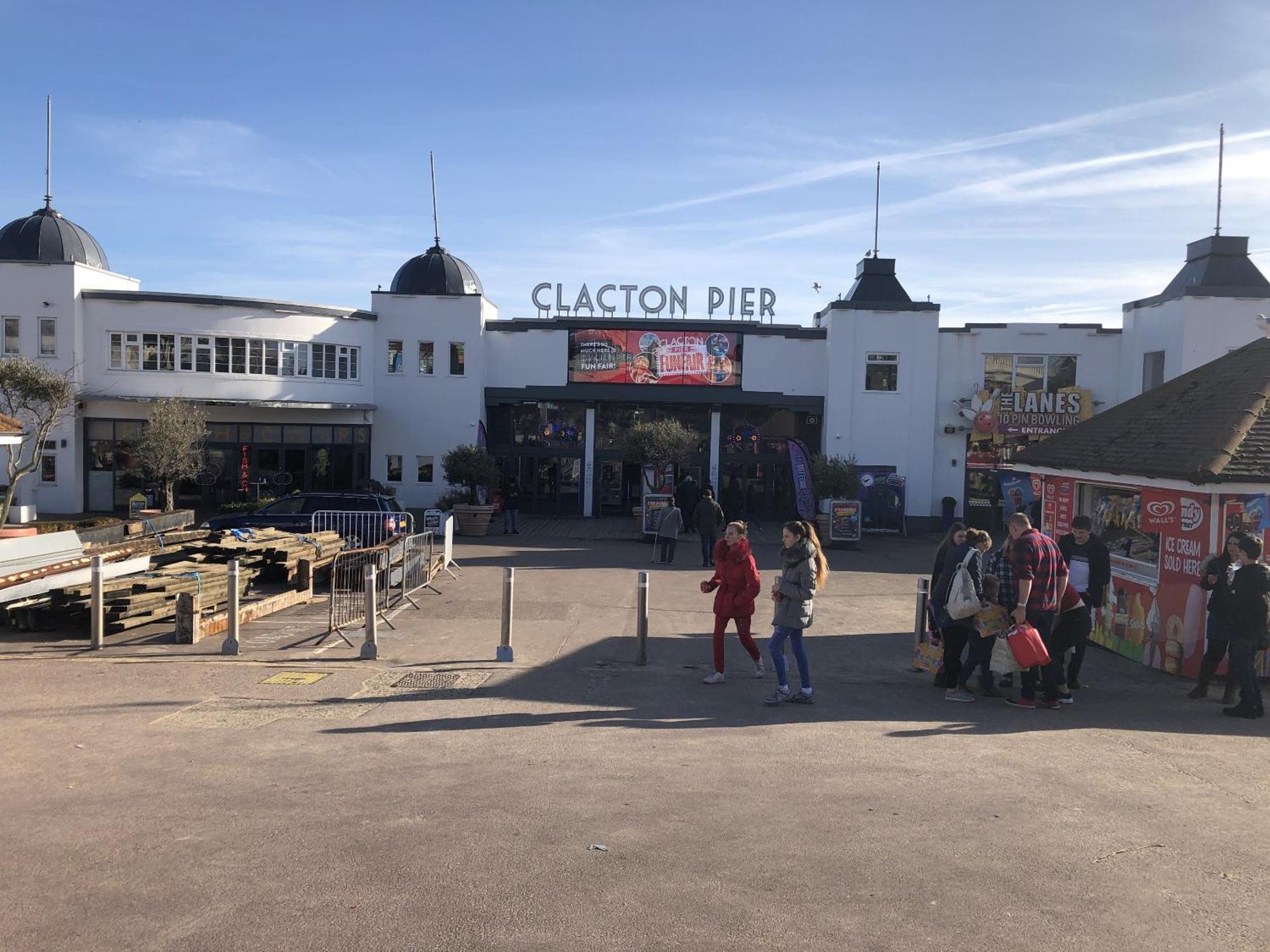 A Wave From It All Great Clacton Экстерьер фото